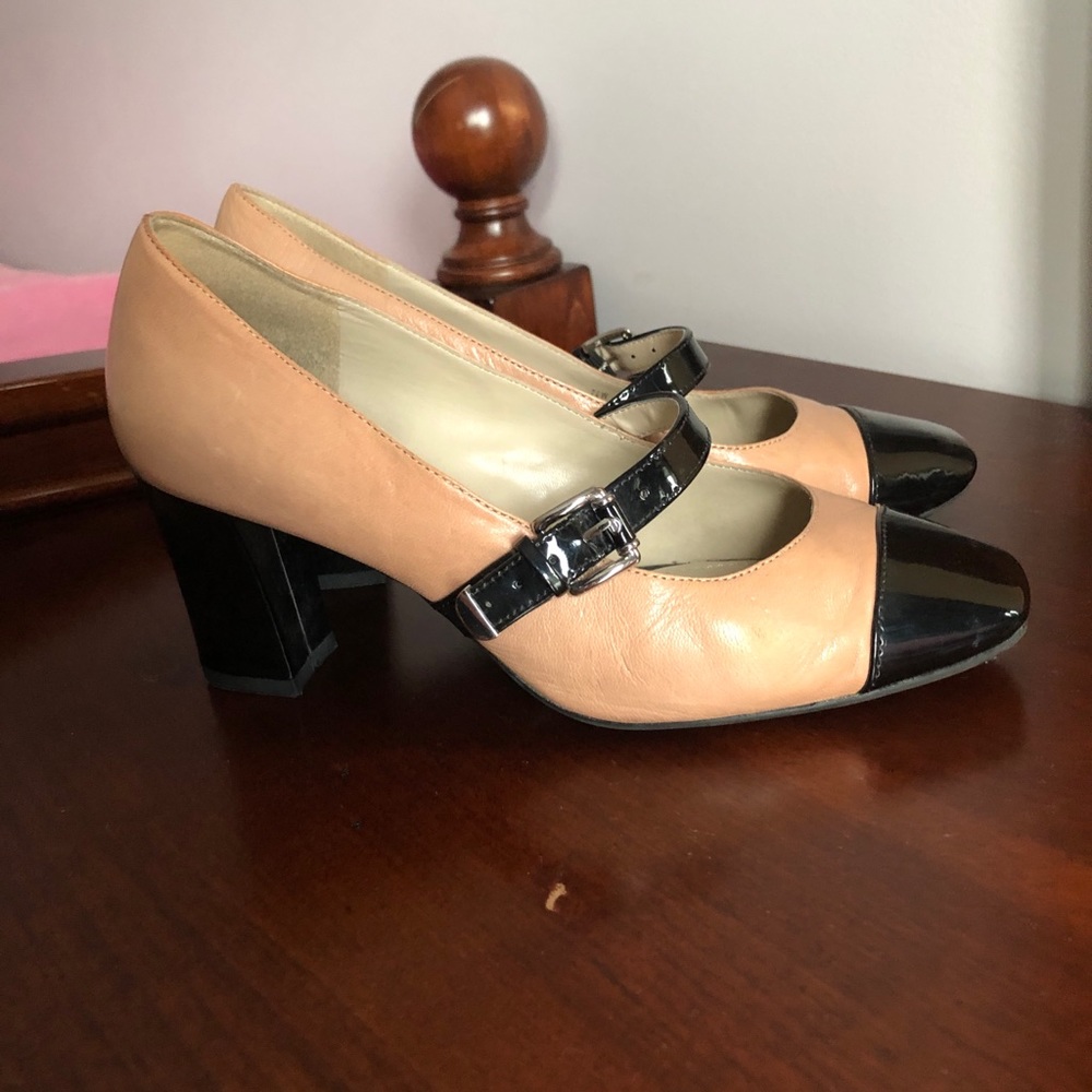 beautiful beige and black naturalizer heels